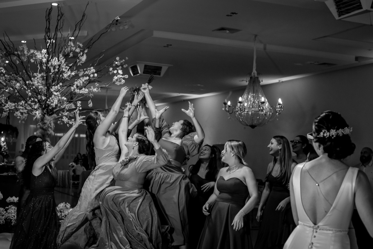 Vestido de noiva. terno do noivo. fotos de casamento. Espaço Santa Filomena, decoração casamento, festa casamento, fotografo de casamento sorocaba,  fotos de casamento, fotografo de casamento jundiai, festa de casamento, buque 