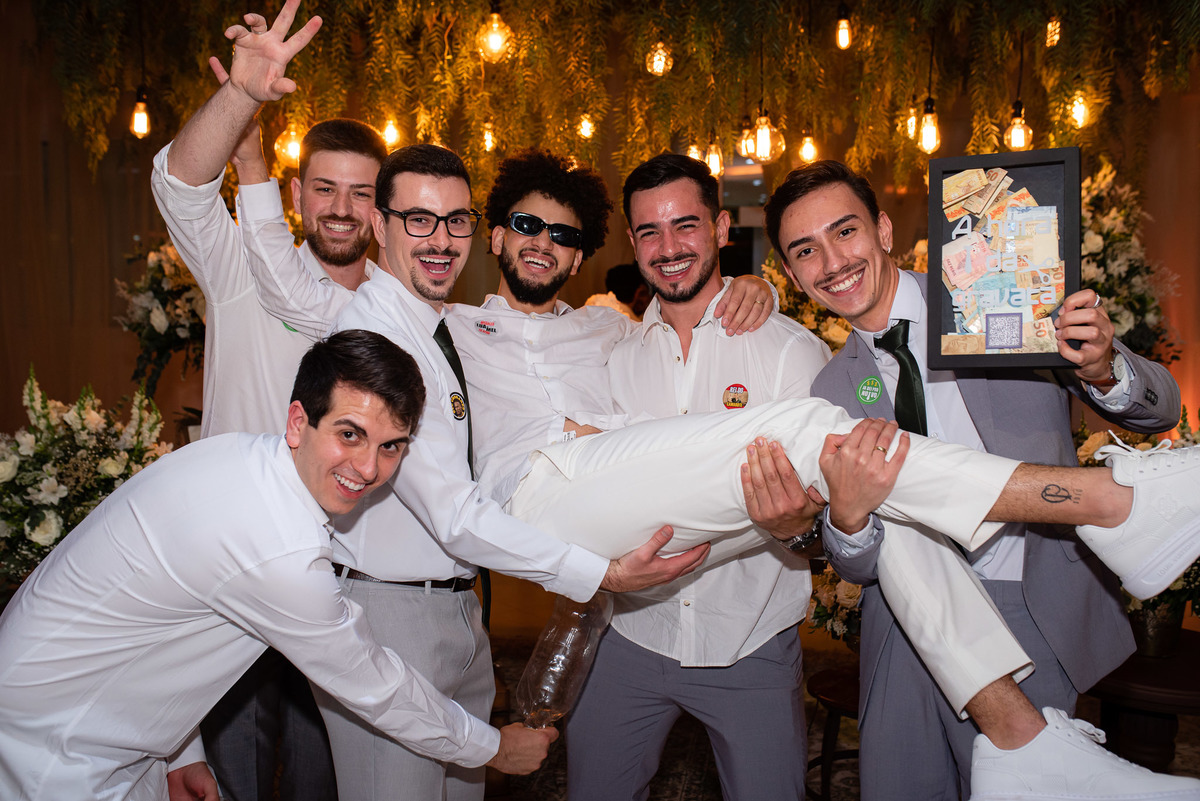 Vestido de noiva. terno do noivo. fotos de casamento. Espaço Santa Filomena, decoração casamento, festa casamento, fotografo de casamento sorocaba,  fotos de casamento, fotografo de casamento jundiai, festa de casamento, gravata noivo, balada casamento