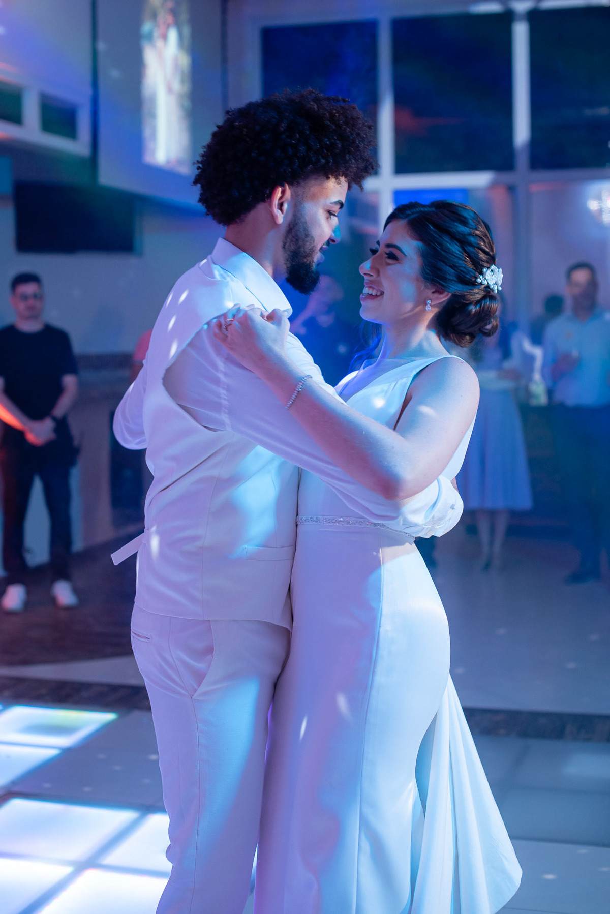 Vestido de noiva. terno do noivo. fotos de casamento. Espaço Santa Filomena, decoração casamento, festa casamento, fotografo de casamento sorocaba,  fotos de casamento, fotografo de casamento jundiai, festa de casamento, balada, valsa noivos