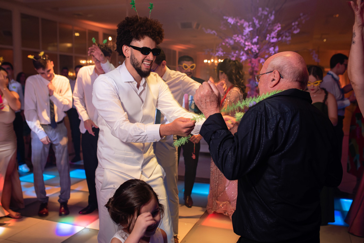 Vestido de noiva. terno do noivo. fotos de casamento. Espaço Santa Filomena, decoração casamento, festa casamento, fotografo de casamento sorocaba,  fotos de casamento, fotografo de casamento jundiai, festa de casamento, balada, valsa noivos