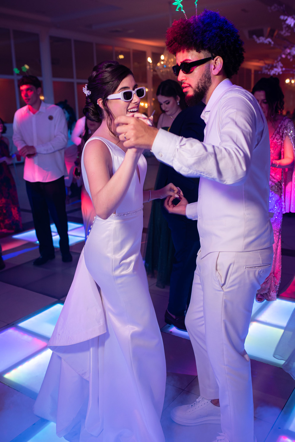 Vestido de noiva. terno do noivo. fotos de casamento. Espaço Santa Filomena, decoração casamento, festa casamento, fotografo de casamento sorocaba,  fotos de casamento, fotografo de casamento jundiai, festa de casamento, balada, valsa noivos