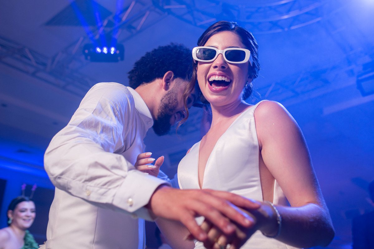 Vestido de noiva. terno do noivo. fotos de casamento. Espaço Santa Filomena, decoração casamento, festa casamento, fotografo de casamento sorocaba,  fotos de casamento, fotografo de casamento jundiai, festa de casamento, balada, valsa noivos