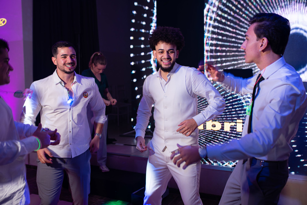 Vestido de noiva. terno do noivo. fotos de casamento. Espaço Santa Filomena, decoração casamento, festa casamento, fotografo de casamento sorocaba,  fotos de casamento, fotografo de casamento jundiai, festa de casamento, balada, valsa noivos