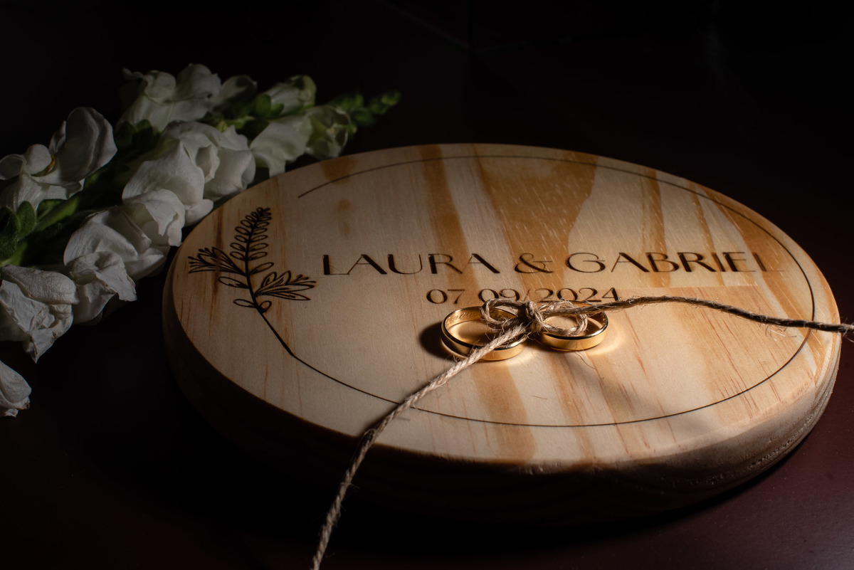 Vestido de noiva. terno do noivo. fotos de casamento. Espaço Santa Filomena, decoração casamento, festa casamento, fotografo de casamento sorocaba,  fotos de casamento, fotografo de casamento jundiai, festa de casamento, alianças