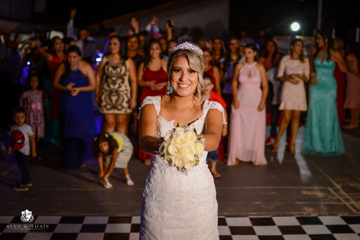 Quem sera que vai pegar o buque?  chacara happy day varzea paulista