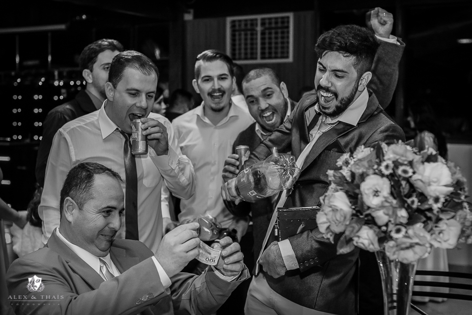 festa casamento, wedding, casamento vale verde, festa no vale verde, corte da gravata, gravata do noivo, momento decisivo, poder da autoria, cauany martinelli, rafael baldan, alex e thais fotografia