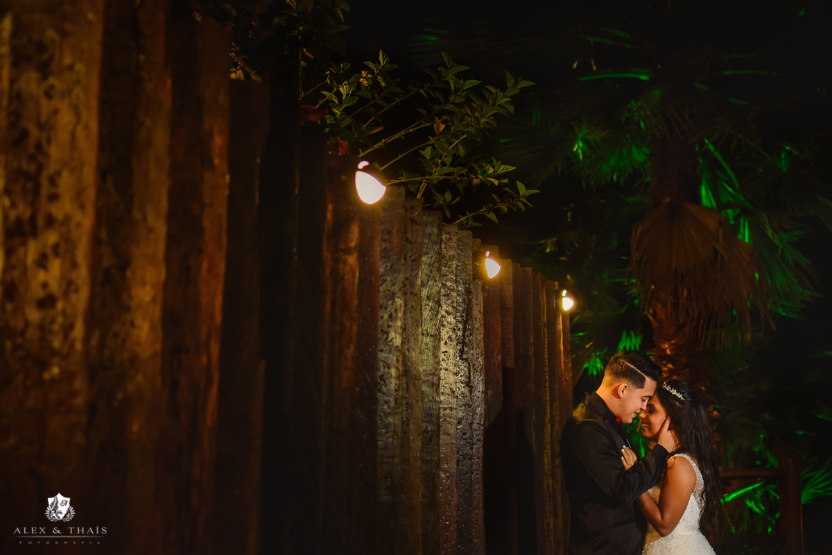 Fotos pós casamento, noivos Larissa e Vitor no salão Paraiso.