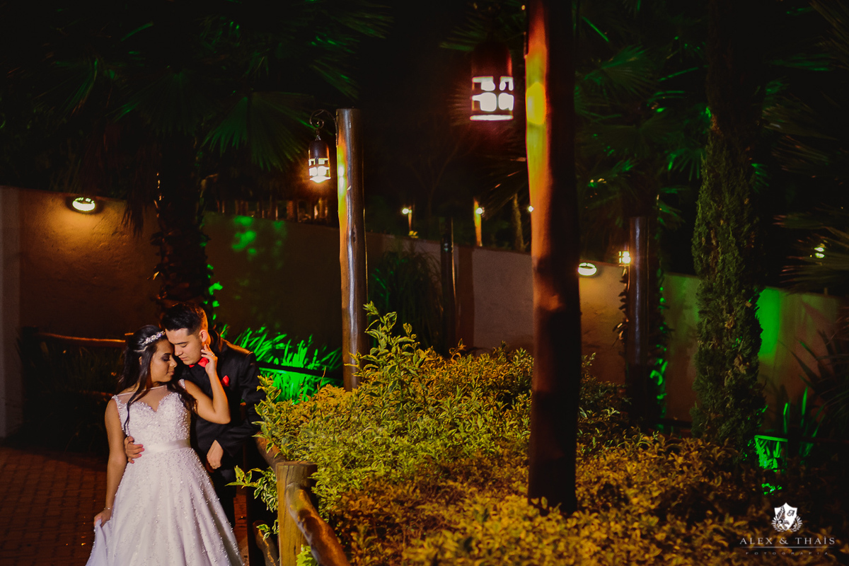 Fotos pós casamento, noivos Larissa e Vitor no salão Paraiso.