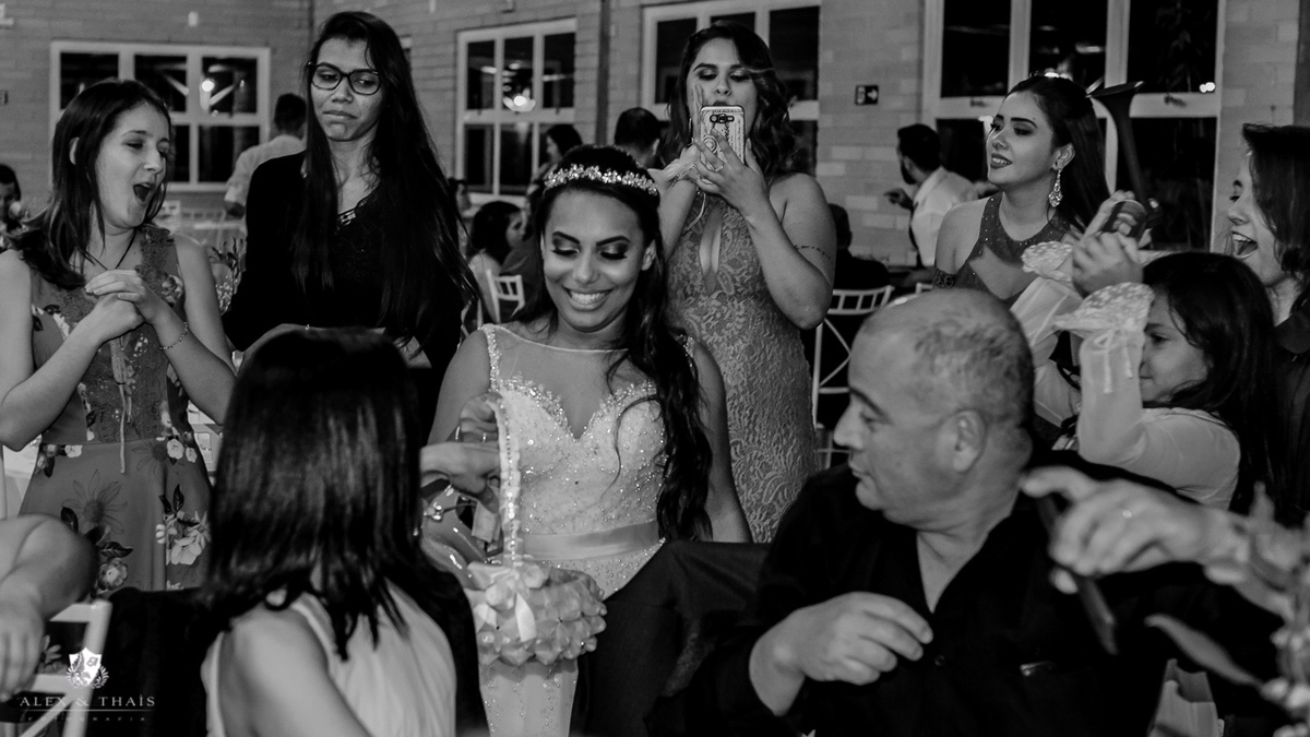 casamento Larissa e Vitor festa no salão Paraiso, Hora do sapatinho