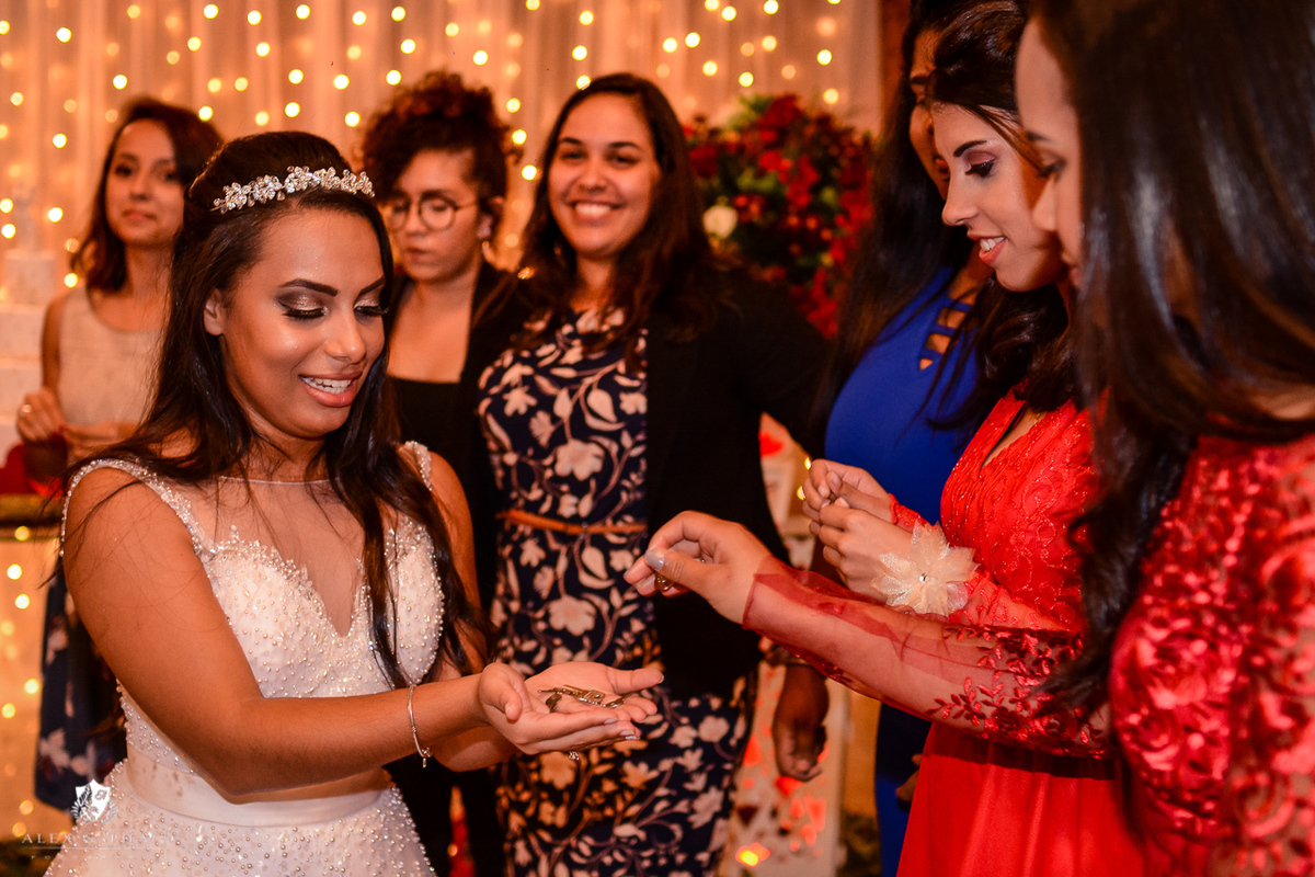 casamento Larissa e Vitor festa no salão Paraiso. De quem sera o Buque?