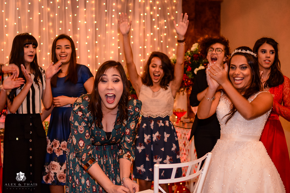 casamento Larissa e Vitor festa no salão Paraiso. De quem sera o Buque?