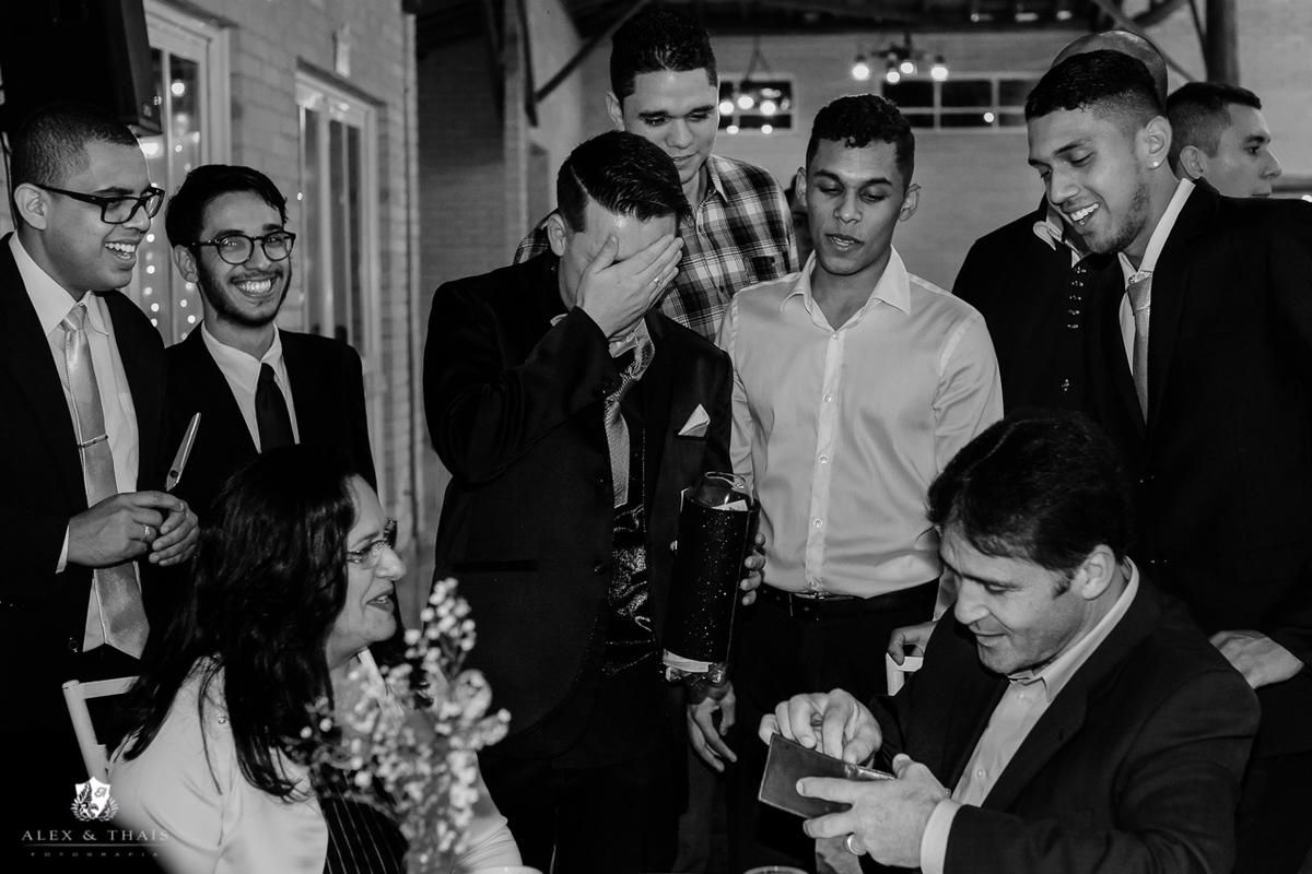 casamento Larissa e Vitor festa no salão Paraiso, Hora da Gravata