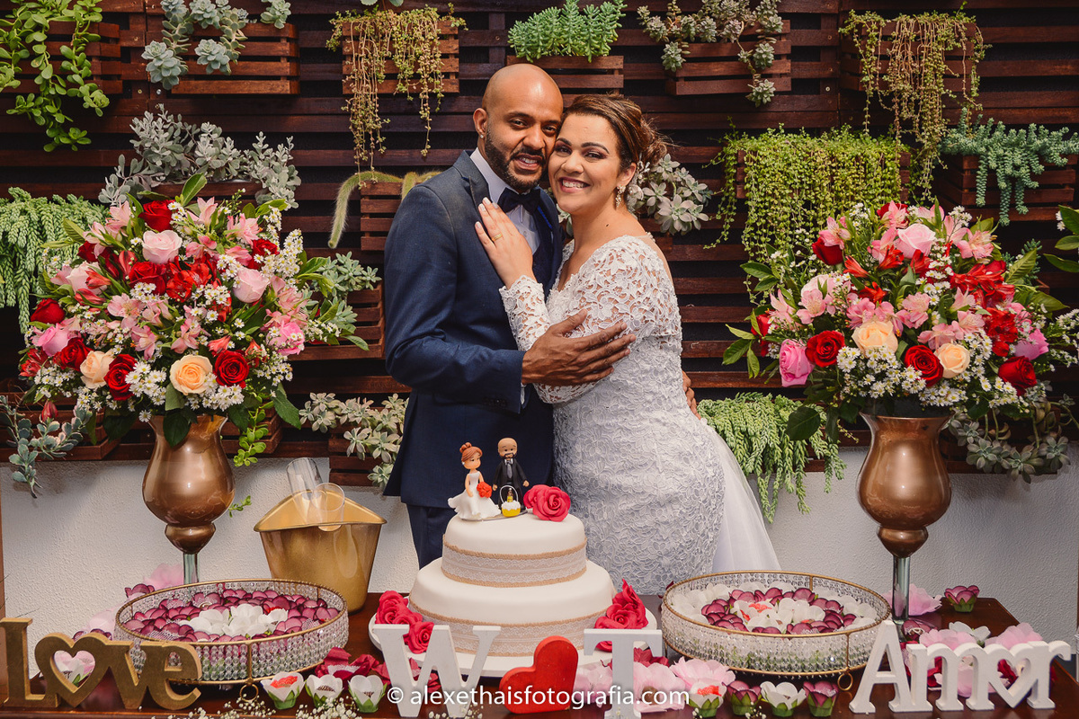 Fotos da festa de casamento, recepção no vale verde, mesa do bolo, decoração de casamento