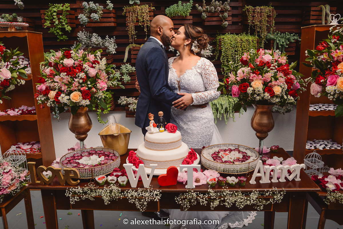 Fotos da festa de casamento, recepção no vale verde, mesa do bolo, decoração de casamento