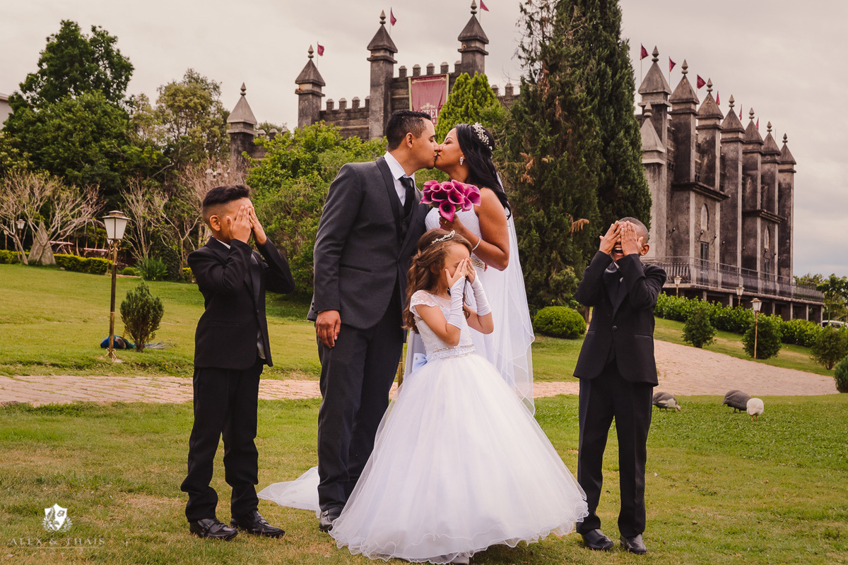 Pajens e Noivinhos após cerimonia de casamento - Castelo dos Vinhais