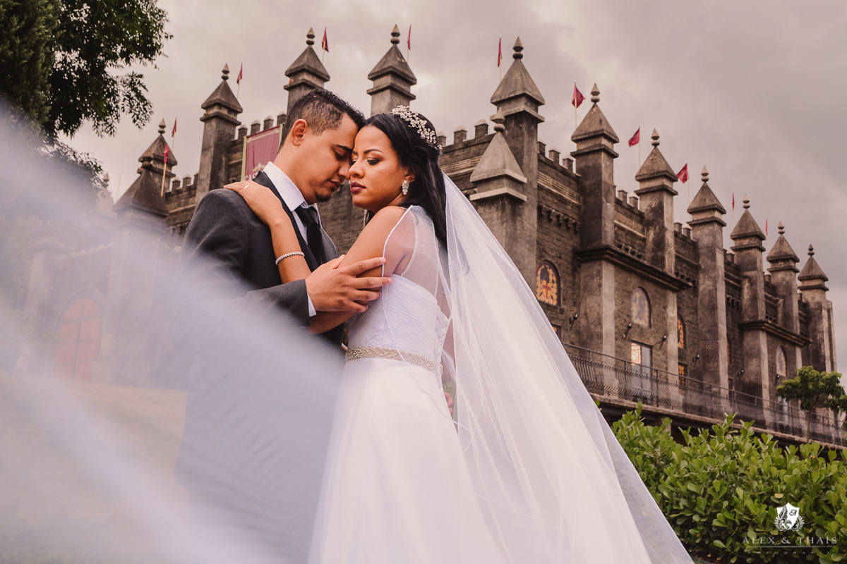 Ensaio Noivos após cerimonia de casamento - Castelo dos Vinhais, trash tree dress