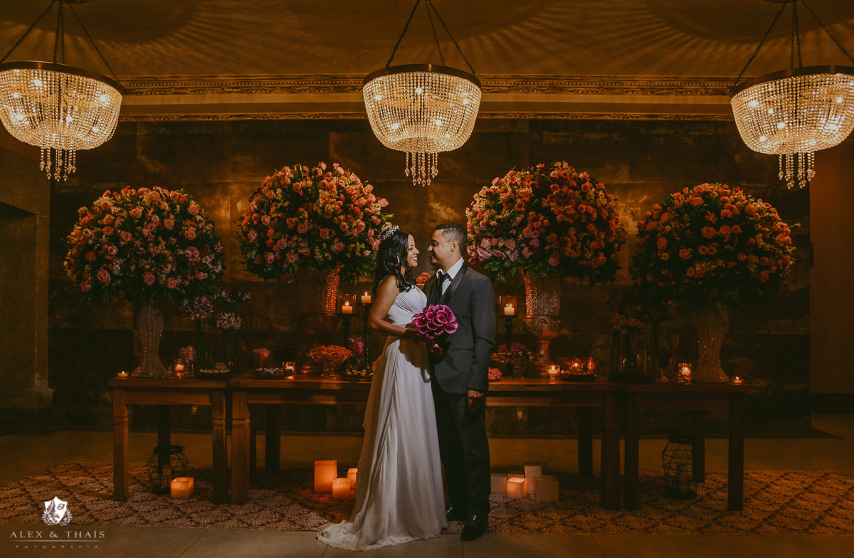 Decoração de casamento, Flores de casamento, Buque da Noiva,  Mesa de Bolo, Noivos - Castelo dos Vinhais