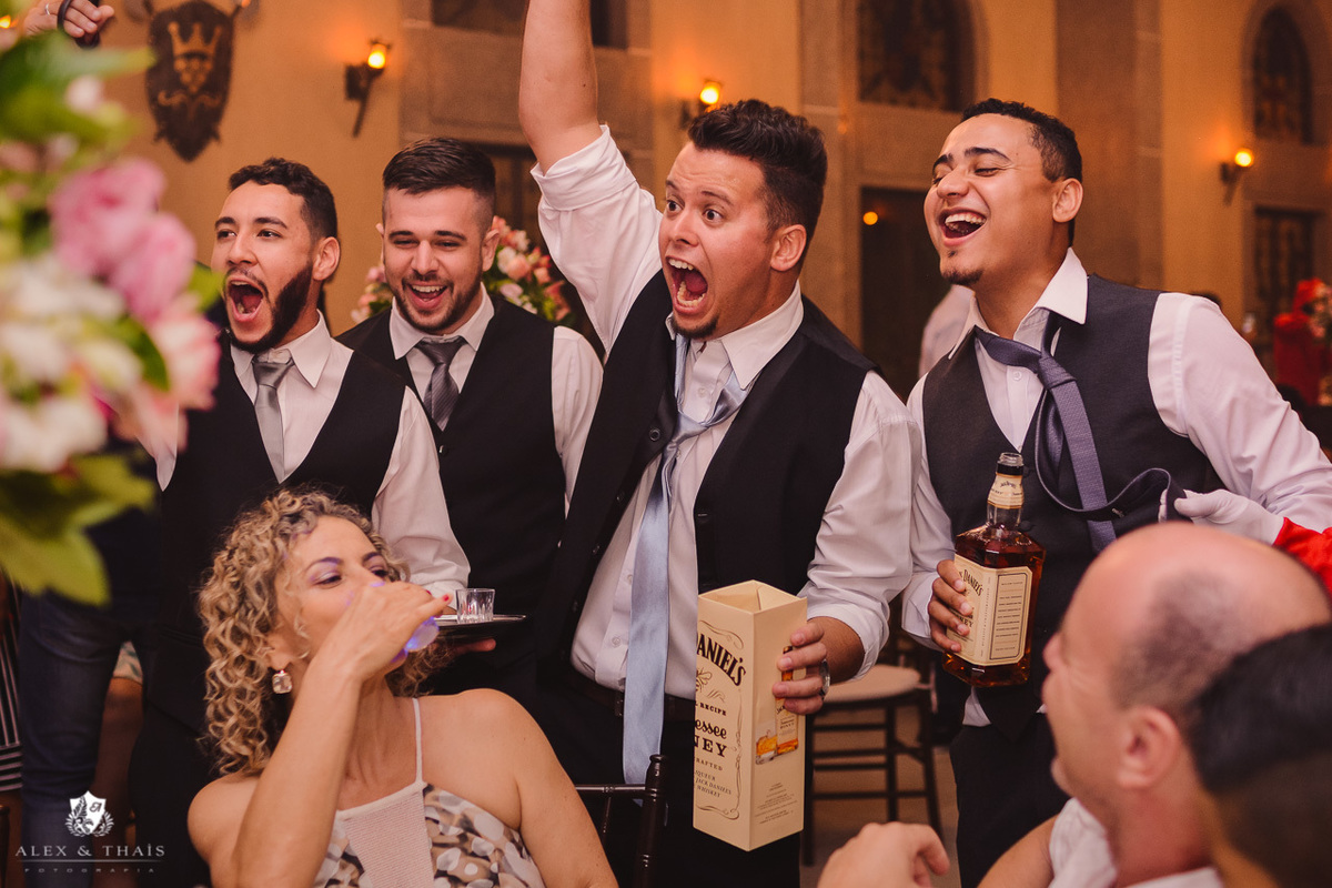 Vamos Cortar a Gravata do Noivo, La Casa de Papel, sequestro dos noivos - Recepção Castelo dos Vinhais