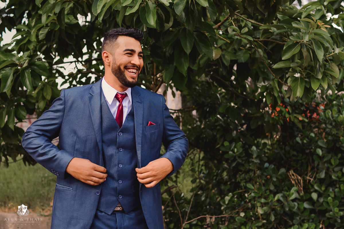 Terno de Noivo. Noivo  a espera da Noiva. Igreja Assembleia de Deus Colonia