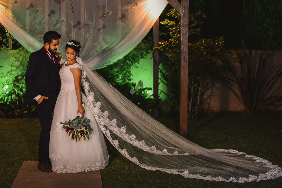 Fotos de casamento no vale verde, vestido de noiva, terno noivo.