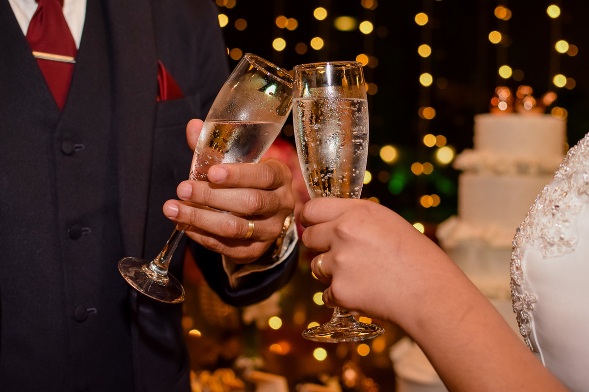 Fotos da festa de casamento, recepção no vale verde,  tacas dos noivos. alianças de noivos.