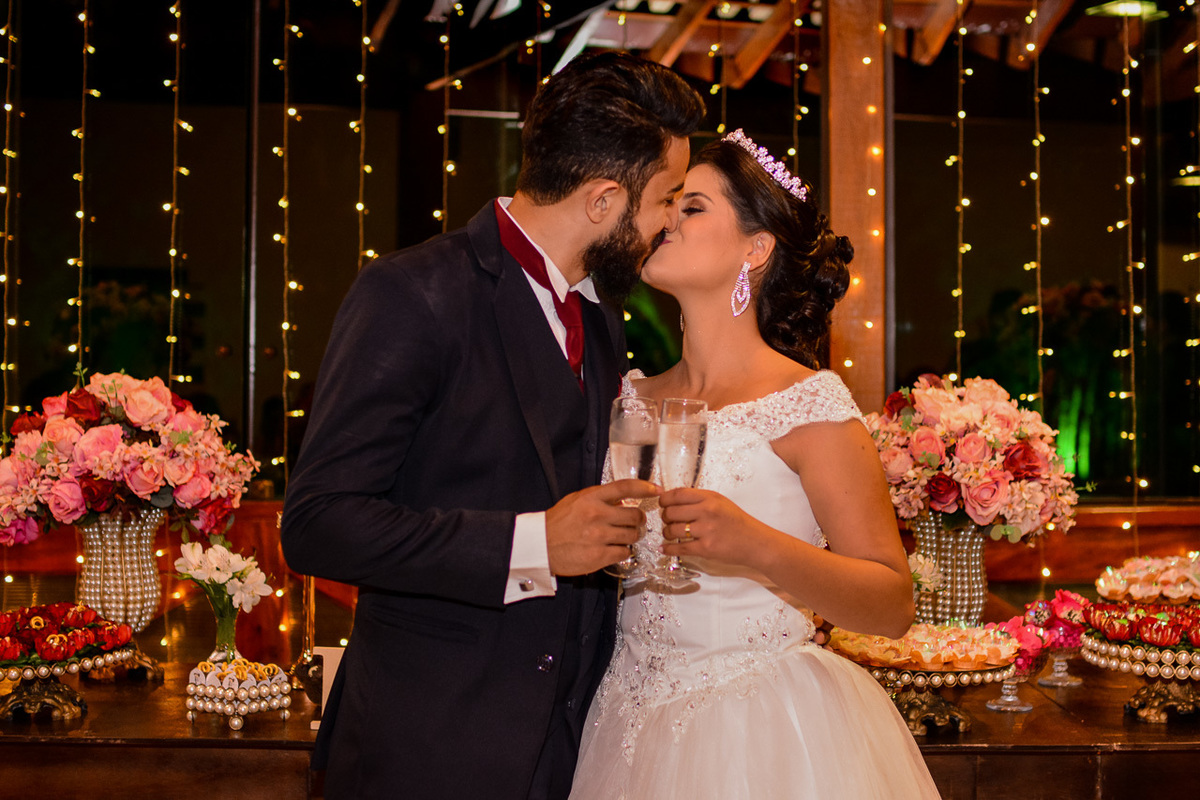 Fotos da festa de casamento, recepção no vale verde,  tacas dos noivos. alianças de noivos.