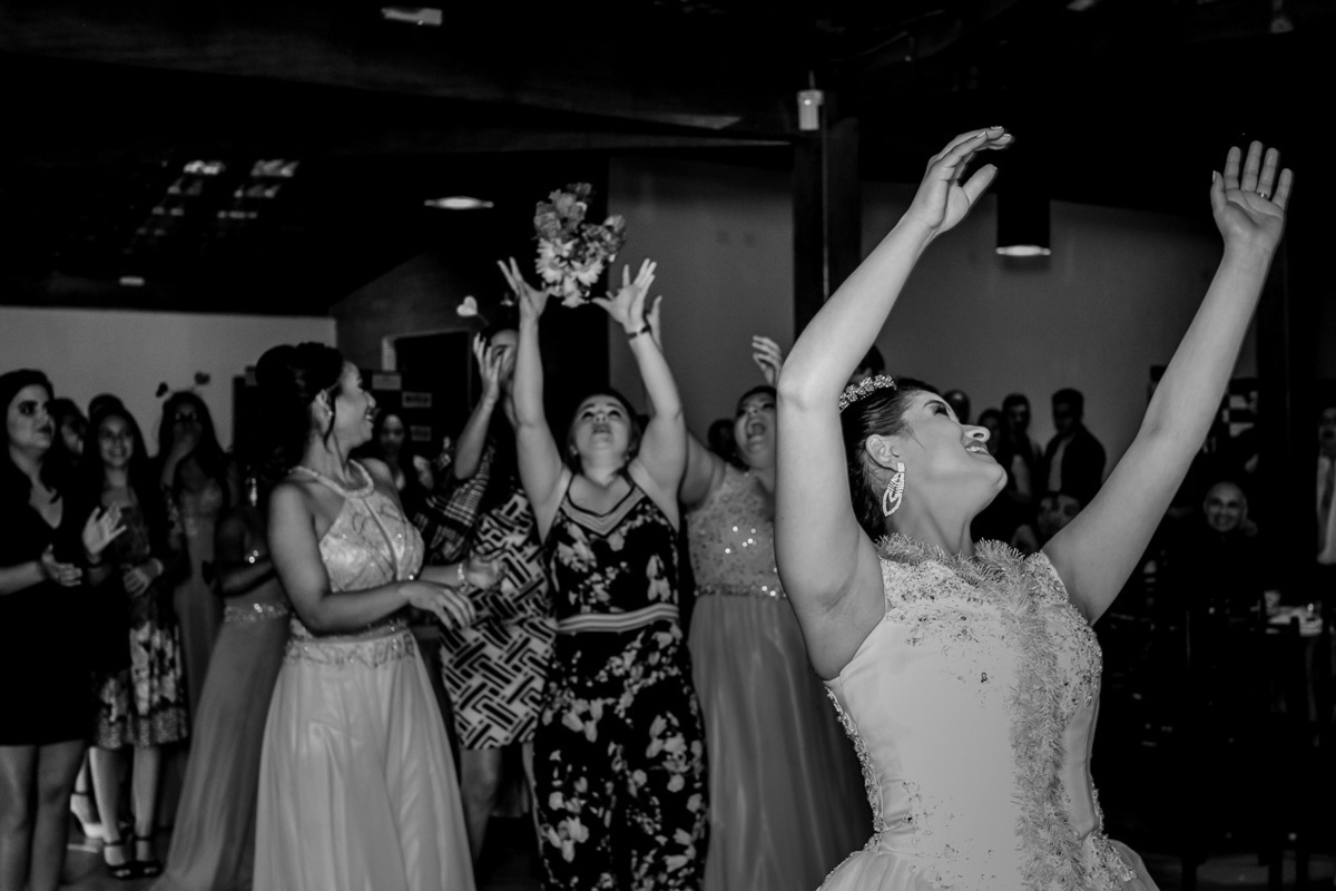 Fotos da festa de casamento, recepção no vale verde, buque da noiva.