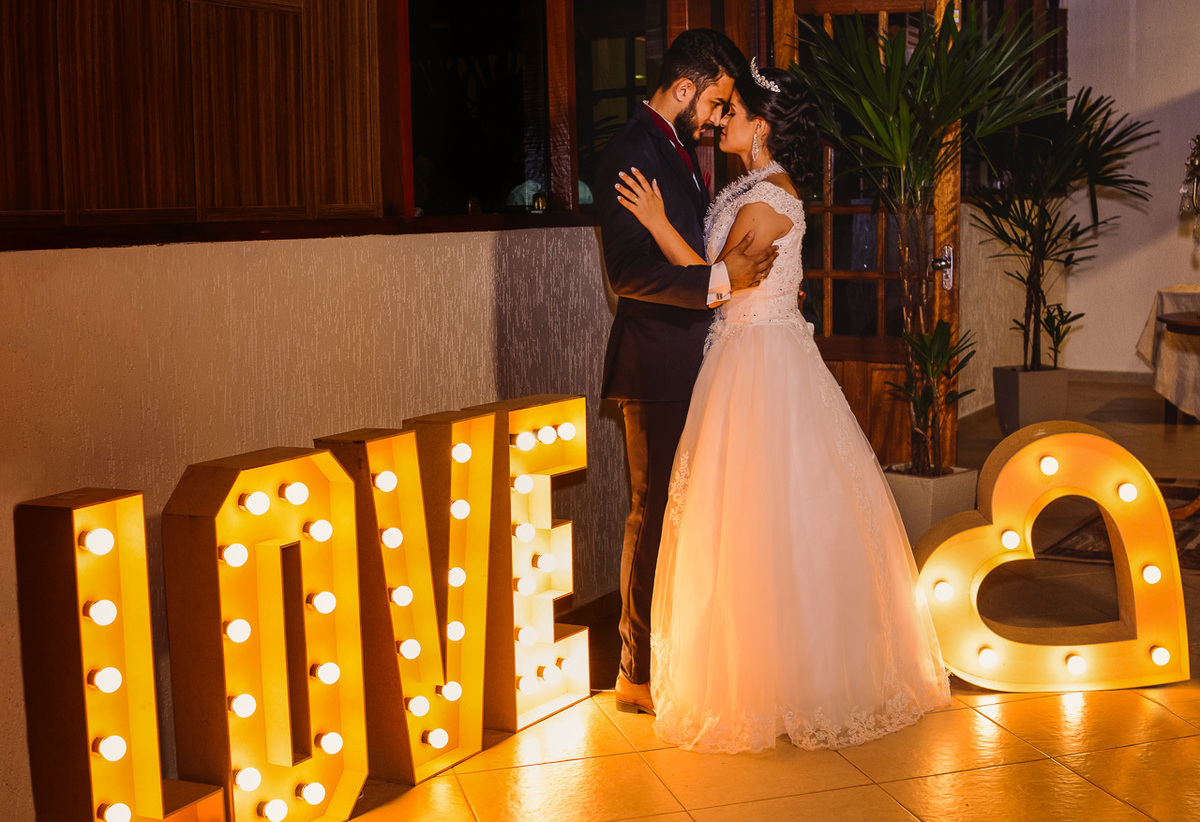 Fotos de casamento no vale verde, vestido de noiva, terno noivo.