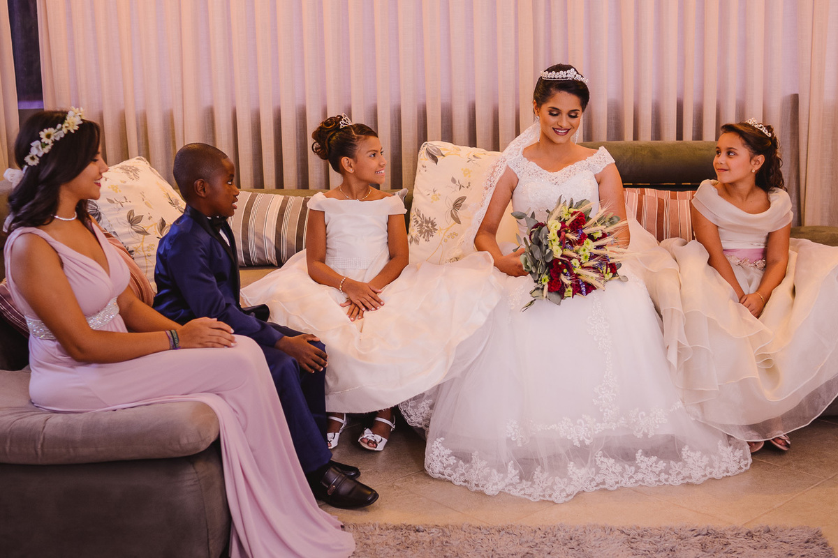 Making off da noiva, local vale verde. Vestido de noiva, Pajens e noivinhos de casamento