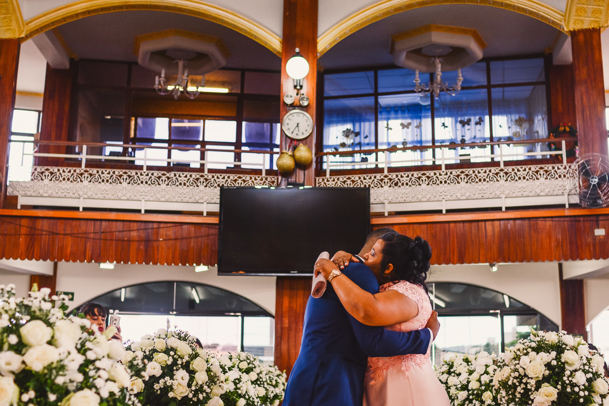 Cerimonia de casamento na assembleia de Deus sede vianelo