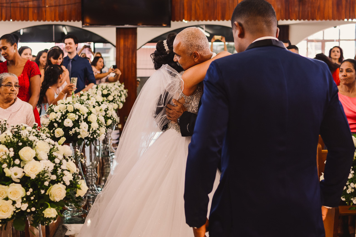 Cerimonia de casamento na assembleia de Deus sede vianelo