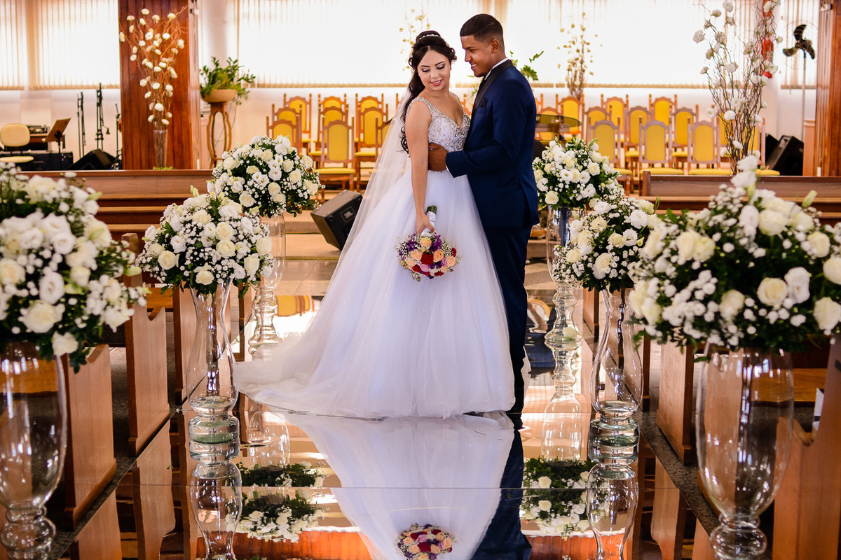 Cerimonia de casamento na assembleia de Deus sede vianelo