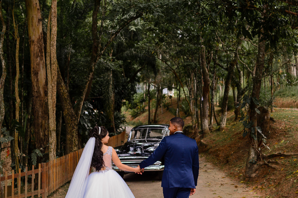 Fotos de casamento no sito do vovo, vestido de noiva, terno noivo.
