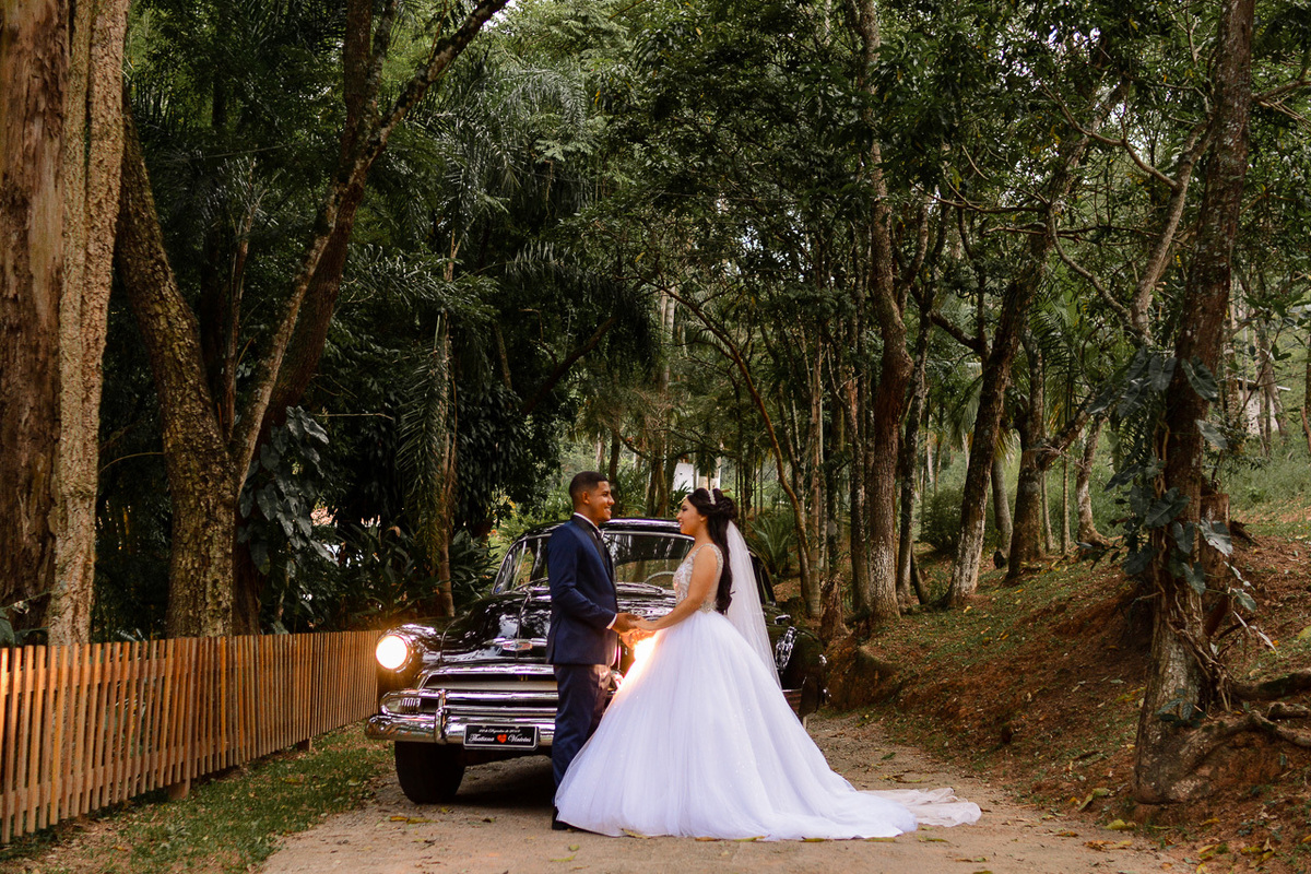 Fotos de casamento no sito do vovo, vestido de noiva, terno noivo.