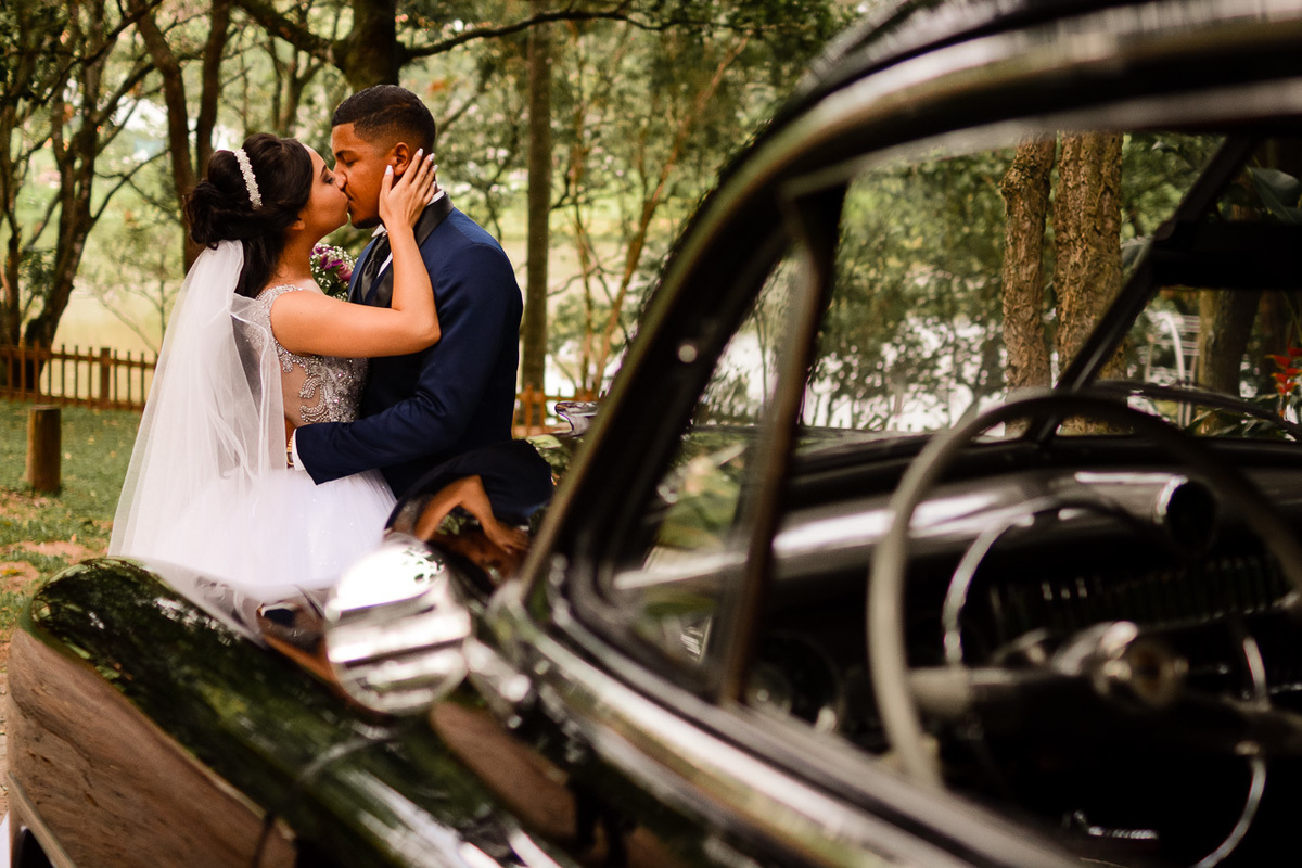 Fotos de casamento no sito do vovo, vestido de noiva, terno noivo.