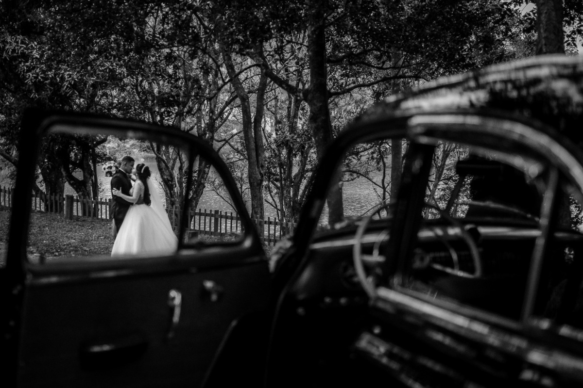 Fotos de casamento no sito do vovo, vestido de noiva, terno noivo.