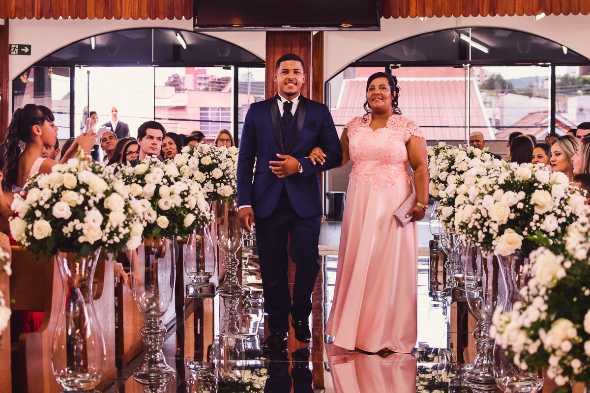 Cerimonia de casamento na assembleia de Deus sede vianelo