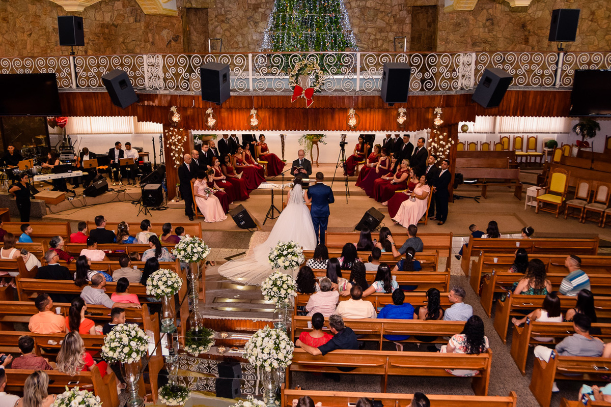 Cerimonia de casamento na assembleia de Deus sede vianelo