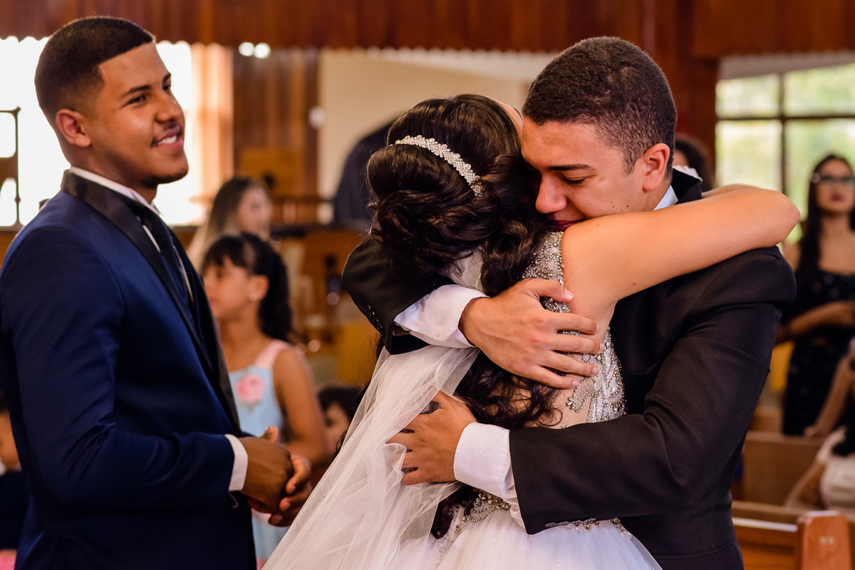 Cerimonia de casamento na assembleia de Deus sede vianelo