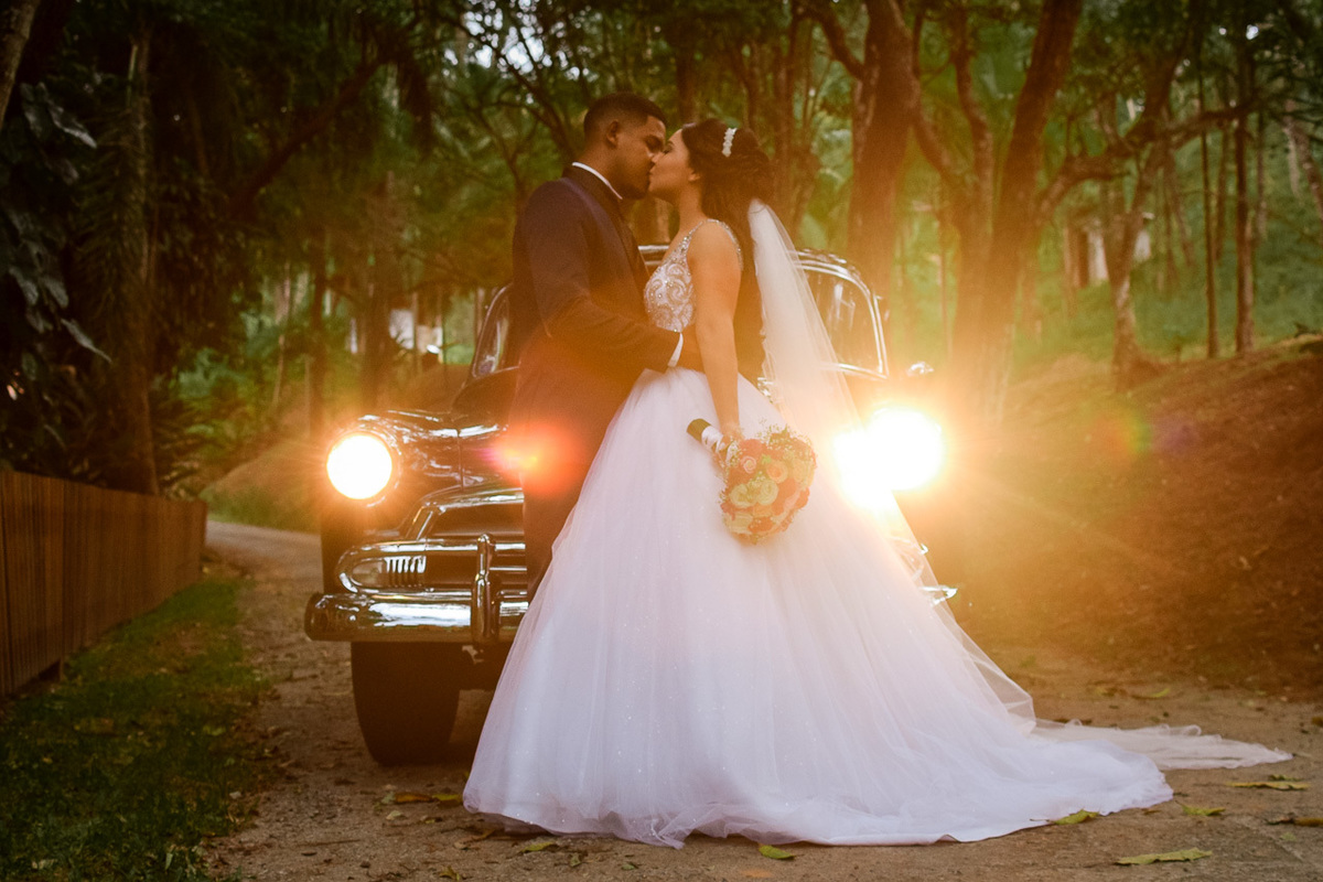 Fotos de casamento no sito do vovo, vestido de noiva, terno noivo.