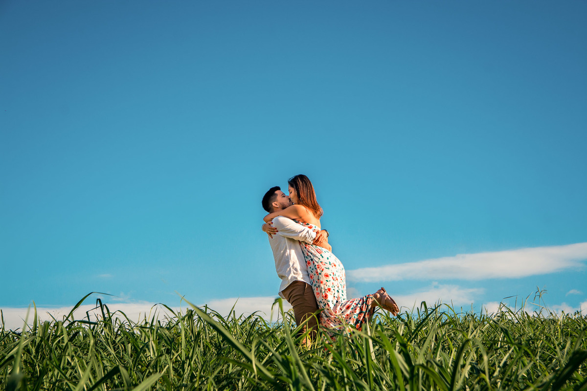 ensaio Pré-Wedding dos noivos Tamy e Junior,  no Vinha em louveira. Plantação de Uva. Ensaio noivos. Pre wedding na vinha. vinicola. Pre Wedding diferente.