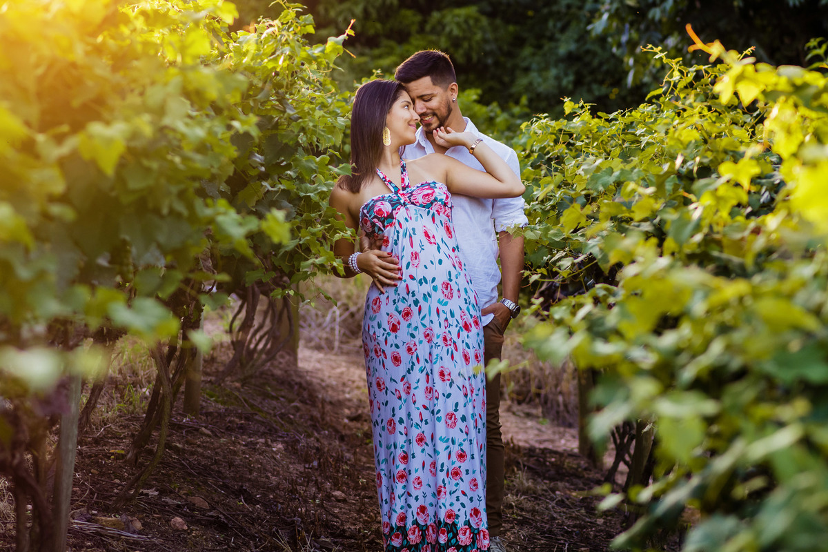 ensaio Pré-Wedding dos noivos Tamy e Junior,  no Vinha em louveira. Plantação de Uva. Ensaio noivos. Pre wedding na vinha. vinicola. Pre Wedding diferente.