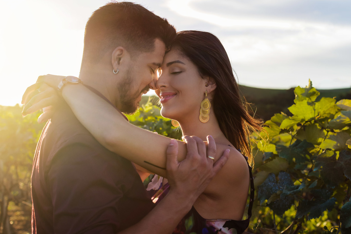 ensaio Pré-Wedding dos noivos Tamy e Junior,  no Vinha em louveira. Plantação de Uva. Ensaio noivos. Pre wedding na vinha. vinicola. Pre Wedding diferente.
