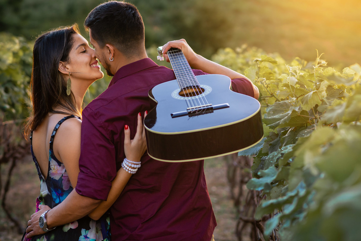 ensaio Pré-Wedding dos noivos Tamy e Junior,  no Vinha em louveira. Plantação de Uva. Ensaio noivos. Pre wedding na vinha. vinicola. Pre Wedding diferente.