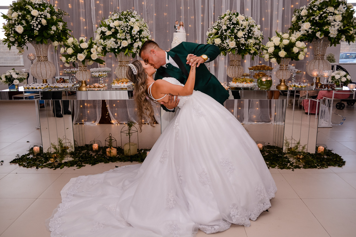 Recepção de casamento. Festa de casamento Sessão de fotos dos noivos. Espaço di Florença
