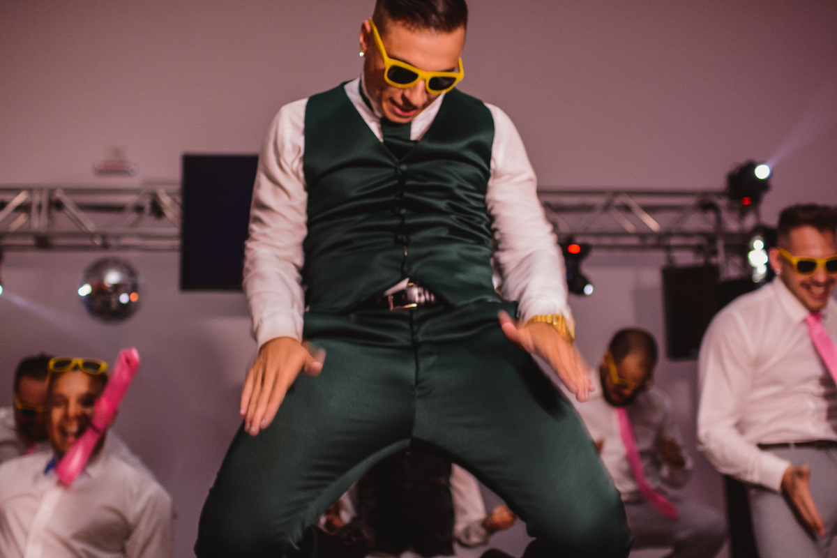 Recepção de casamento. Festa de casamento Sessão de fotos dos noivos. Espaço di Florença. Dança dos noivos.