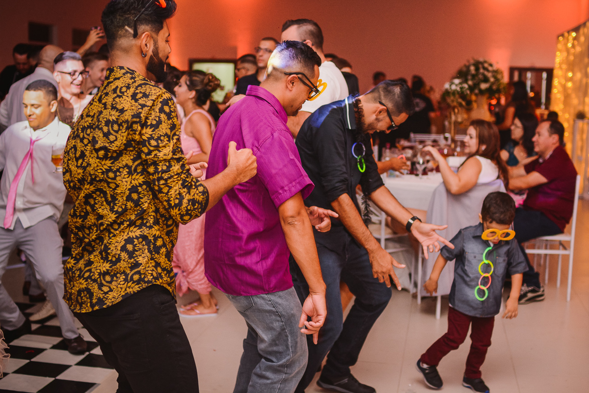 Recepção de casamento. Festa de casamento Sessão de fotos dos noivos. Espaço di Florença. Balada de casamento.