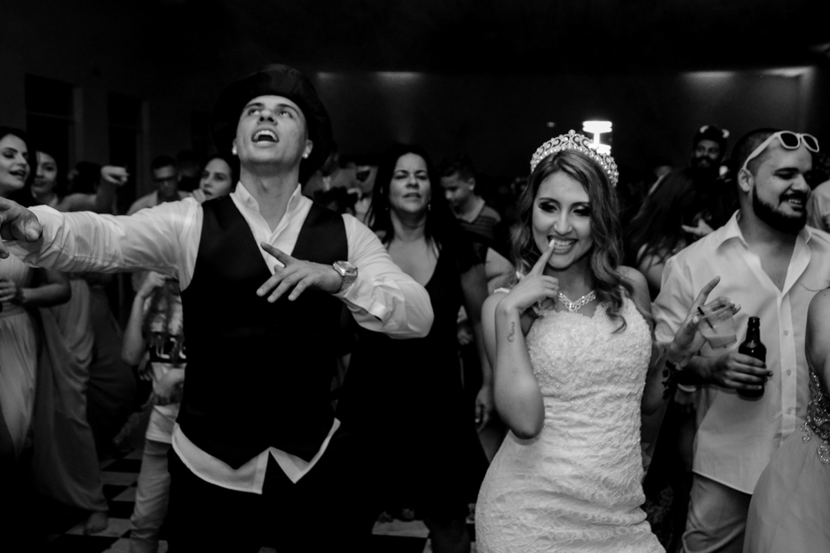 Recepção de casamento. Festa de casamento Sessão de fotos dos noivos. Espaço di Florença. Balada de casamento.