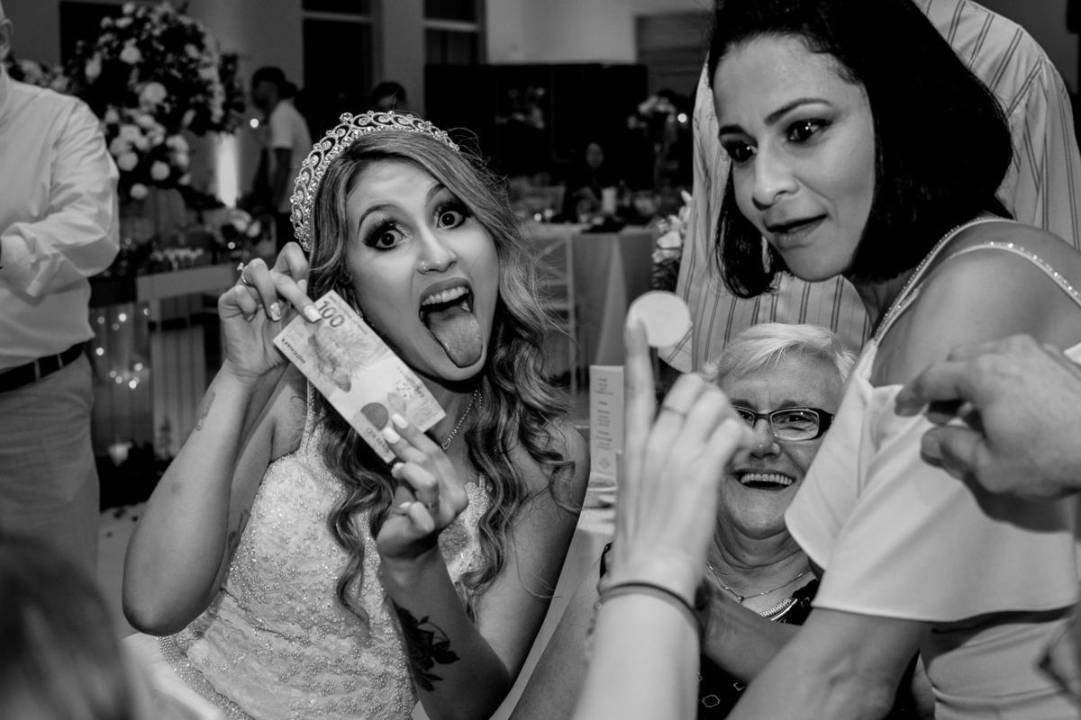 Recepção de casamento. Festa de casamento Sessão de fotos dos noivos. Espaço di Florença