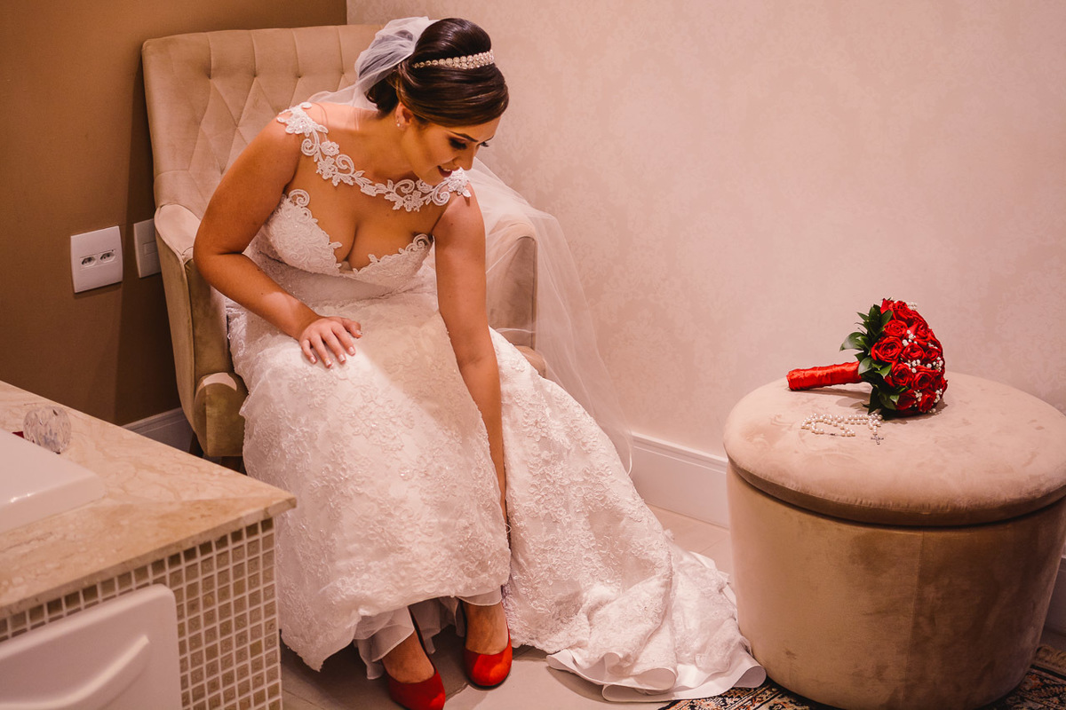 Making off da noiva. Dia da noiva, no salão Concept Paula Pastre by Nice Maioli. Vestido da noiva. Buque de noiva